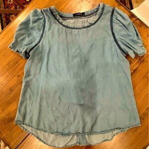 J. Robert’s denim Blue Puff Sleeve Blouse